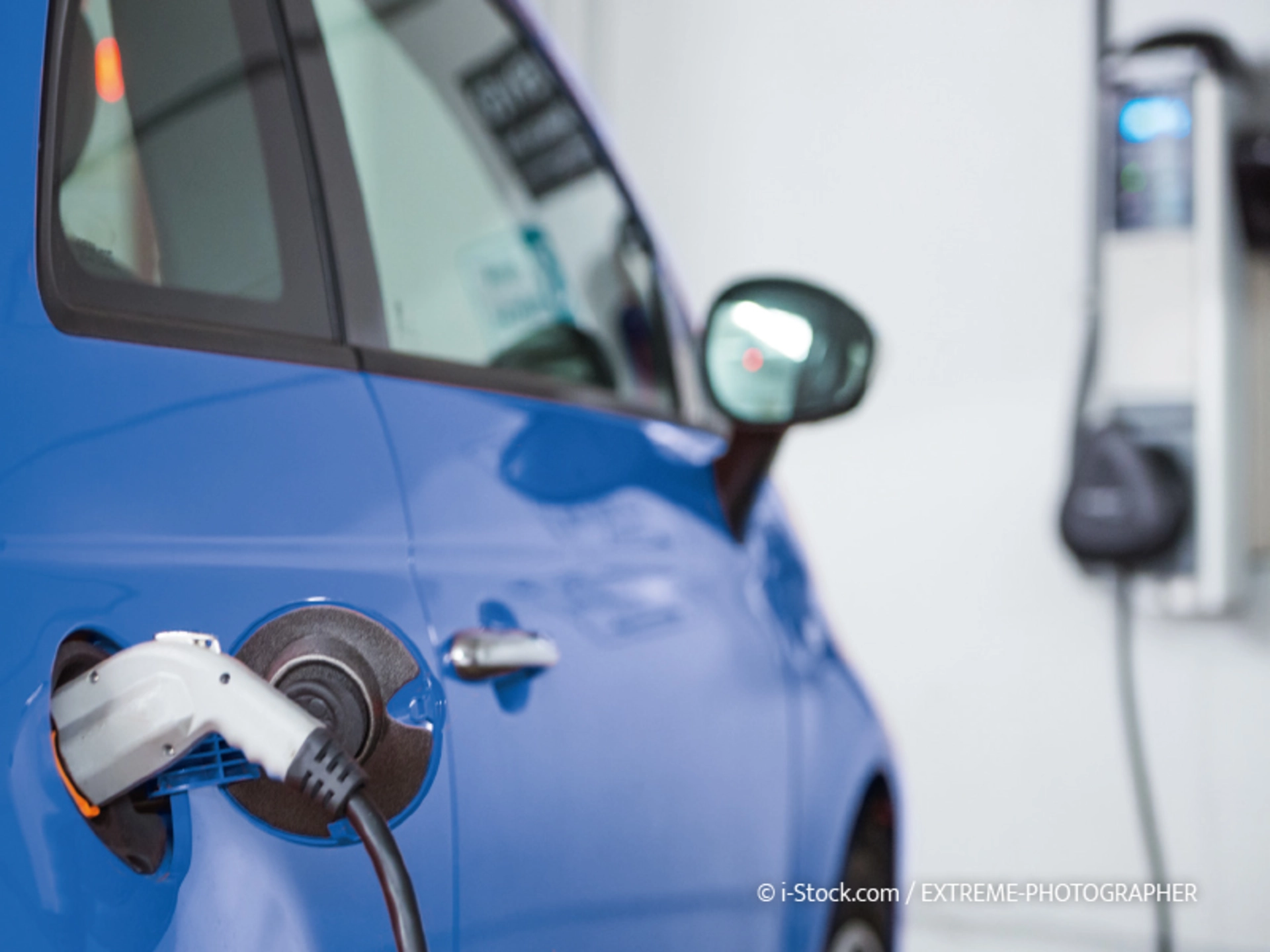 Ein smartes Zuhause kann auch die eigene Ladestation für Ihr Elektroauto haben. (Foto: © i-Stock/ Extreme Photographer)