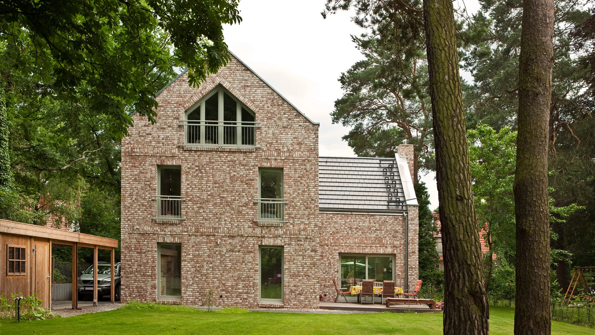 Die Fenster von Haus Christiansen sind von innen und außen ein echter Hingucker.