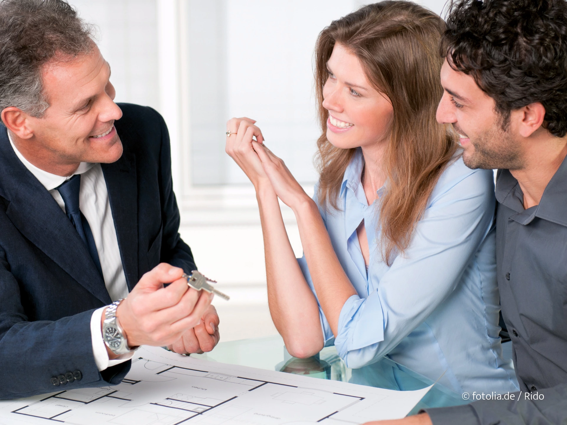 Ein kompetenter Partner in Sachen Traumhausbau ist Gold wert. (Foto: © Fotolia.de / Rido)